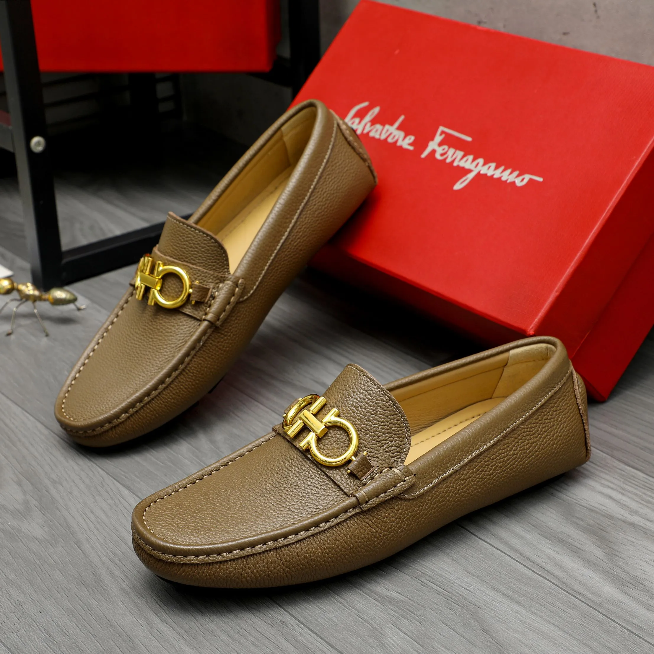 Men's shoes 💰420 Product trademark: Ferragamo "Ferragamo" business casual slip-on shoes Regular size: 38-46 (45.46 custom-made and non-returnable) Product materials: Selected small pebbled cowhide upper, sheepskin lining, original rubber outsole